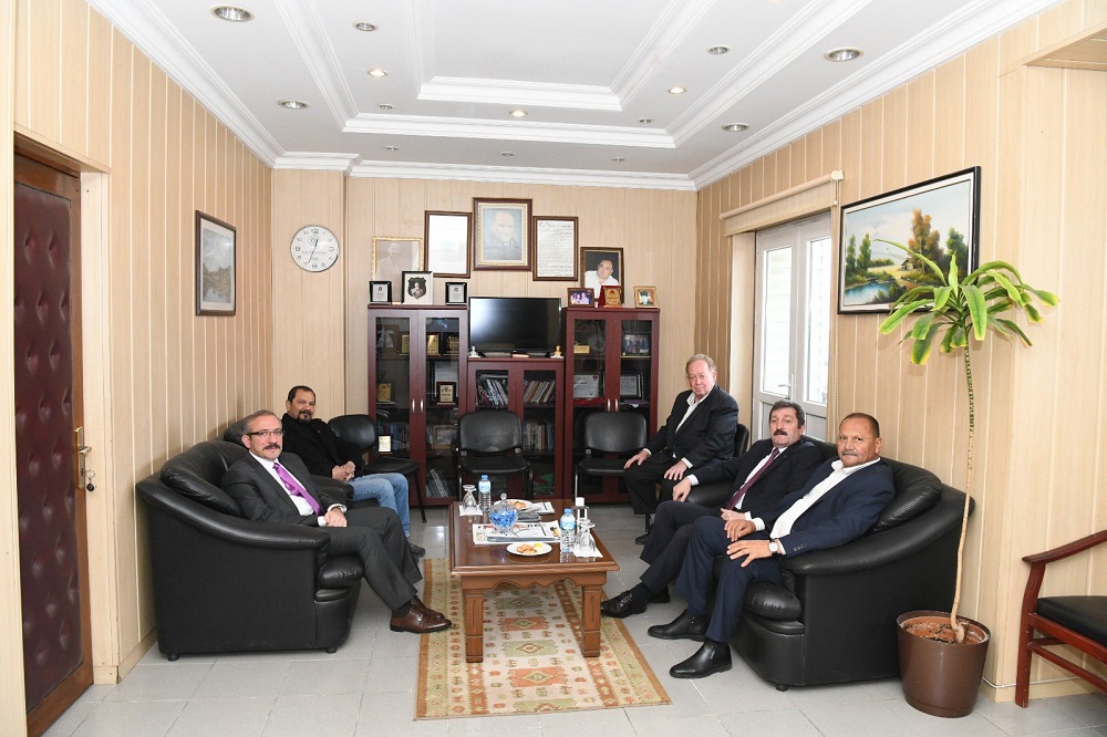 Valimiz Sayın Orhan Tavlı  Fethiye Ziraat Odası Yönetim Kurulu Başkanı Kenan Karayiğit’i ziyaret etti.  