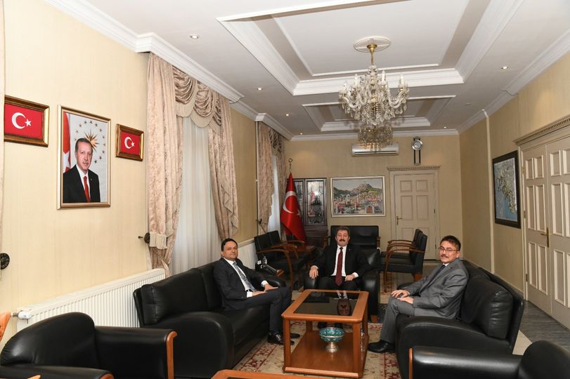 Muğla Cumhuriyet Başsavcısı Oğuzhan Dönmez ve Muğla Adli Yargı Komisyon Başkanı Ercan Arslan Valimiz Orhan Tavlı'yı ziyaret etti.