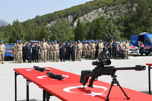 Vali Orhan Tavlı Engel Tanımayan Dostlarının Askerlik Heyecanına Ortak Oldu