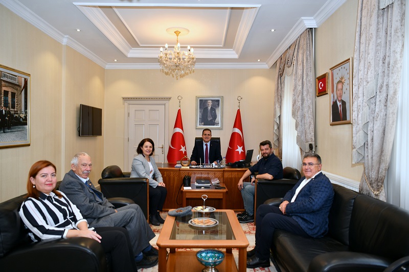 Bodrum Esnaf Sanayici ve İş İnsanları Derneği Başkanı Başkanı Neslihan Nazlıoğlu ve yönetim kurulu üyeleri Valimiz İdris Akbıyık'ı ziyaret etti.