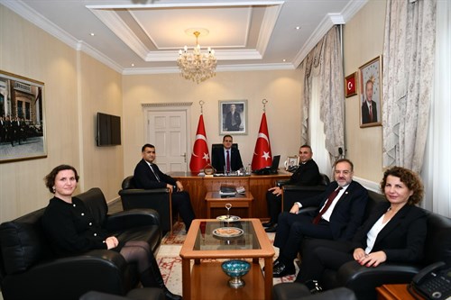 Türk Optisyen-Gözlükçüler Birliği Gen. Başkan Yardımcısı,yönetim kurulu,Muğla Optisyenler-Gözlükçüler Odası Başkanı Valimizi ziyaret etti.