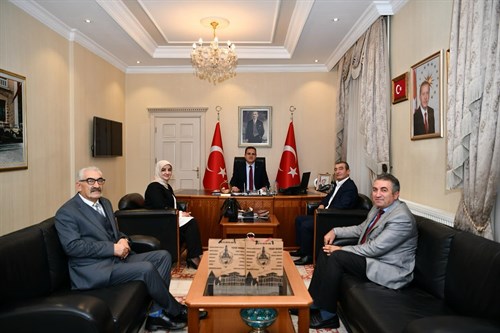 Muğla Yozgatlılar Derneği Başkanı Murat Çevik ve yönetim kurulu üyeleri Valimiz Sayın İdris Akbıyık’ı ziyaret etti.