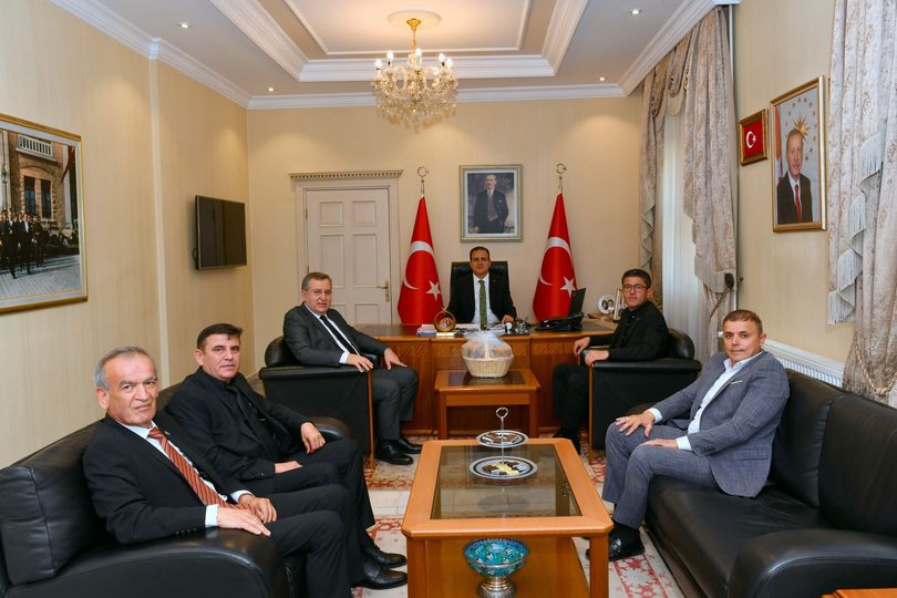 FTSO Yönetim Kurulu Başkanı,Başkan yardımcısı,yönetim kurulu üyesi,Meclis Başkan yardımcıları Valimiz İdris Akbıyık'ı ziyaret etti