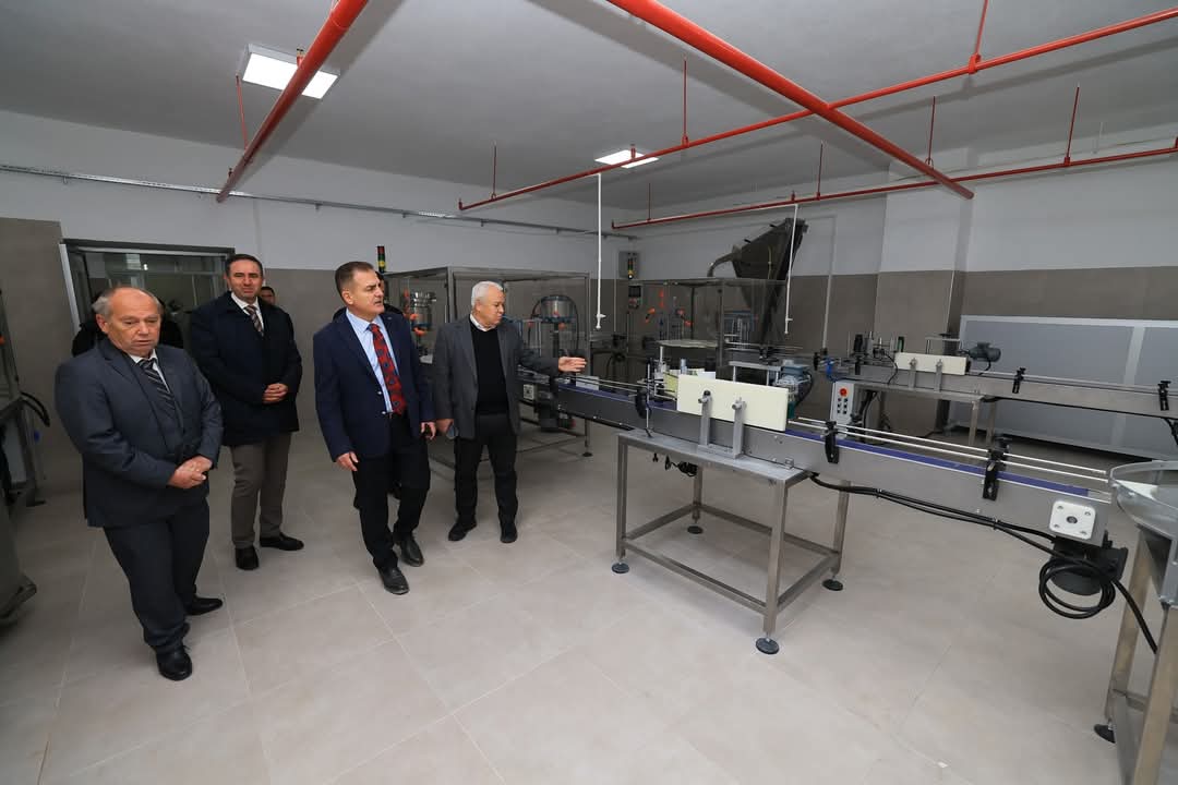 Valimiz Sayın Dr. İdris Akbıyık Muğla Ticaret Borsası Binasında Hazırlanan Ar-Ge Laboratuvarında İncelemelerde Bulundu